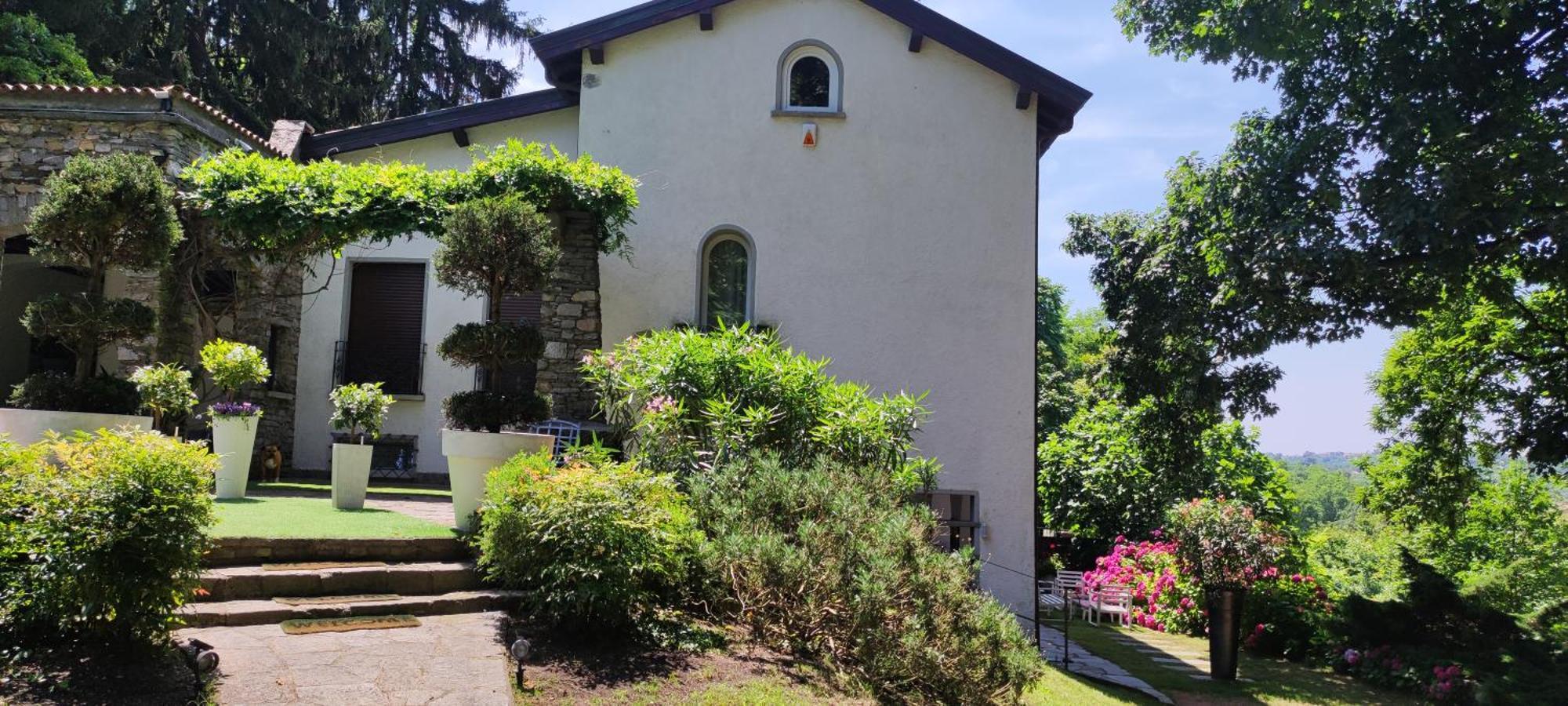 "La Selvetta" Bed And Breakfast Buguggiate Luaran gambar